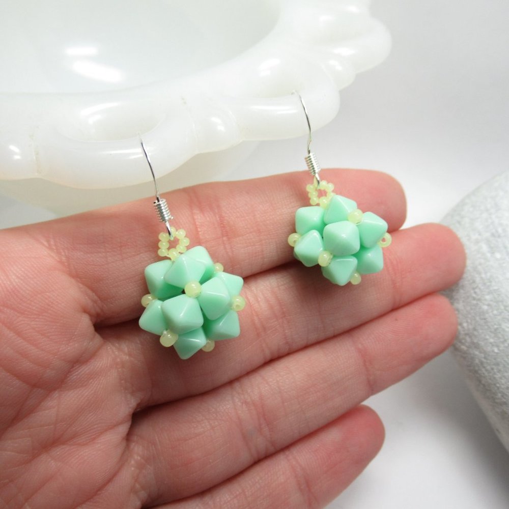 Uranium glass beaded bead earrings - Picture 2 of 16